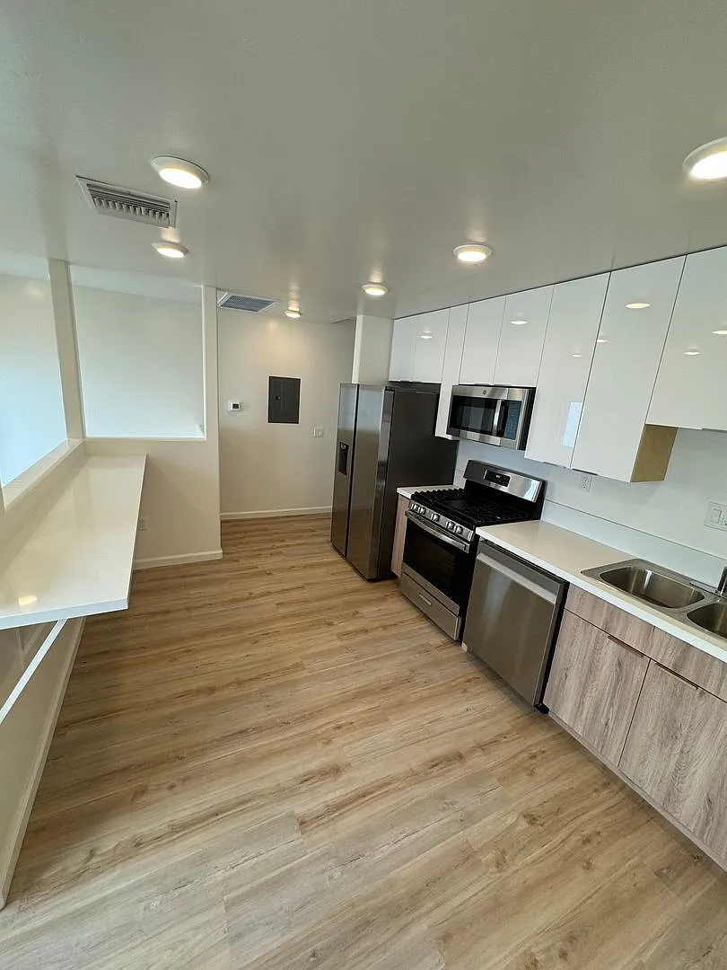 6701 Del Playa — Photo 3