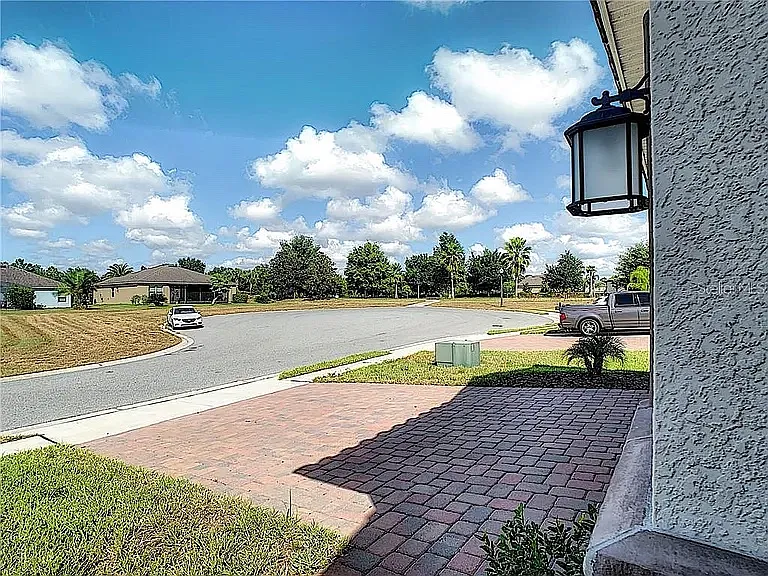 4 bed, 2600 sqft, $2,800 — Photo 4