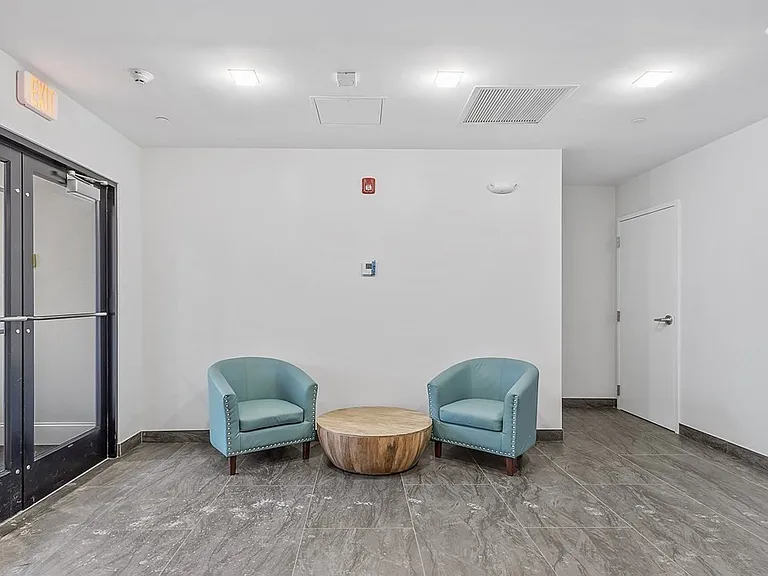 205 Maverick St #201 — Photo 5