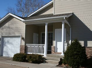 2415 Devils Glen Rd, Bettendorf, IA 52722