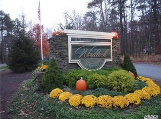 139 Woodloch Dr, Hawley, PA 18428