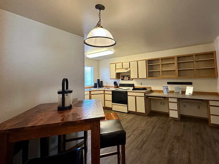 University Court Apartments — Photo 10