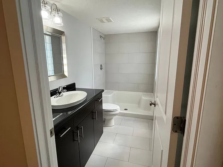 628 Park Ave — Photo 33