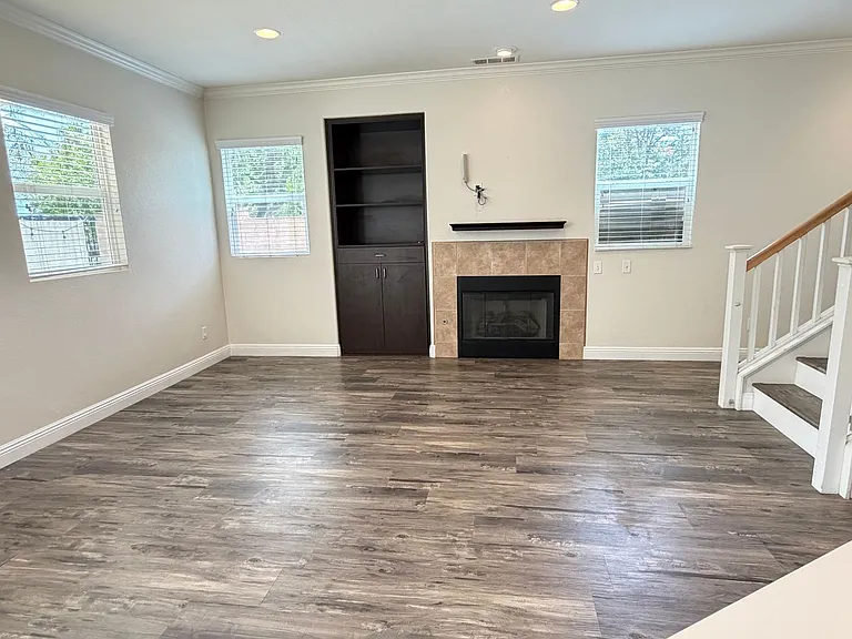 5798 Mapleview Dr — Photo 5