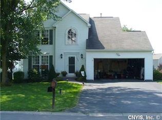 8220 Dampier Cir, Liverpool, NY 13090