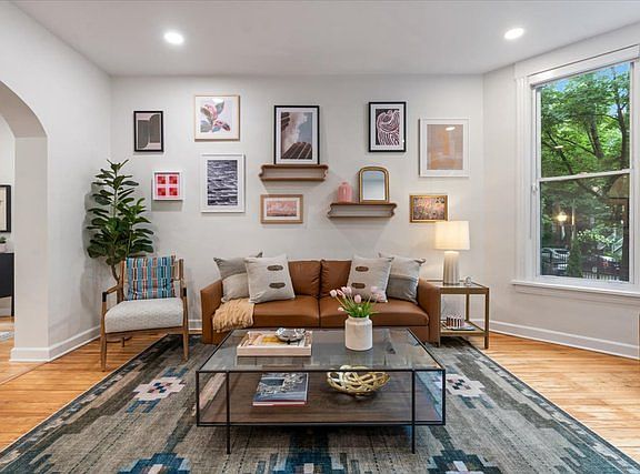 5th image of 3437 N Janssen Ave #1