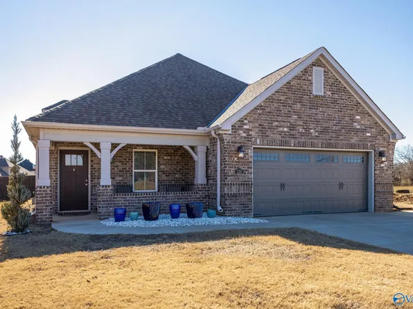 125 Goldfinch Dr, Madison, AL 35756