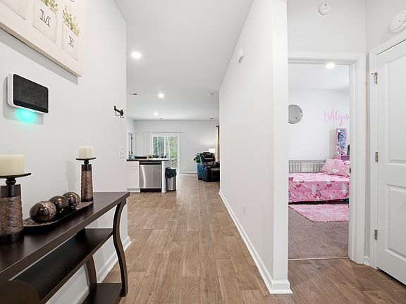 5th image of 315 Mincy St