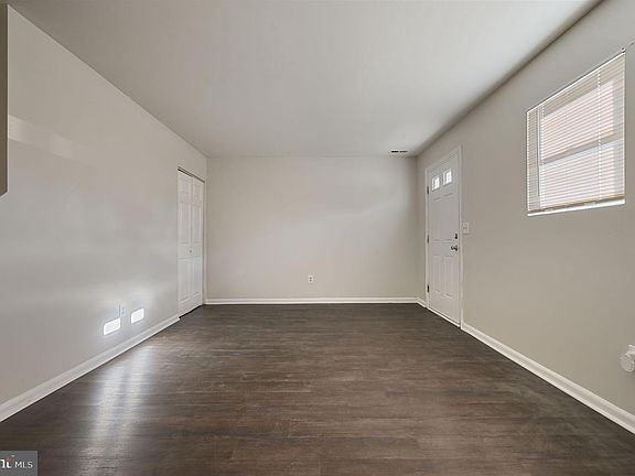 3rd image of 33 Spruance Rd