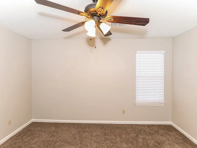 7456 Jennifer Dr — Photo 10