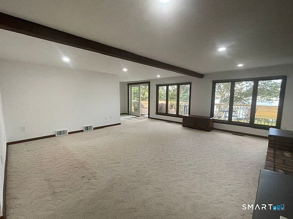 5th image of 10 Bluff Rd W