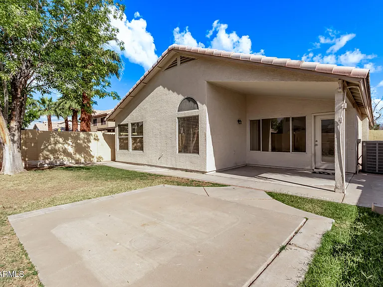 1077 W Laurel Ave — Photo 27