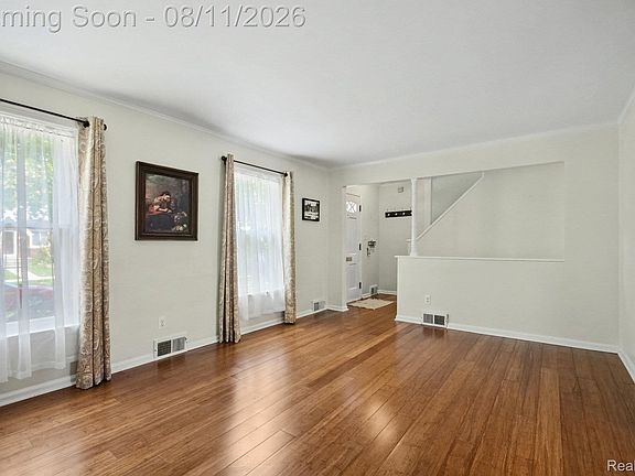 5th image of 473 Calvin Ave