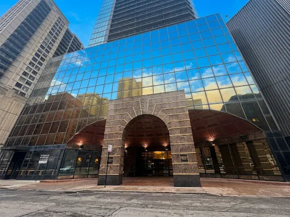 10 E Ontario St APT 1111, Chicago, IL 60611