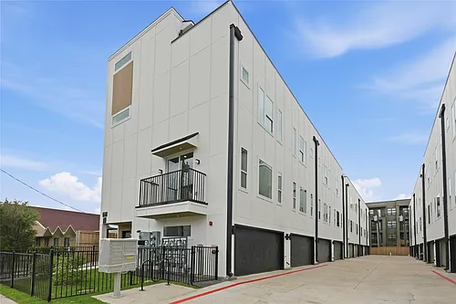 4315 San Jacinto St #101 Photo 1