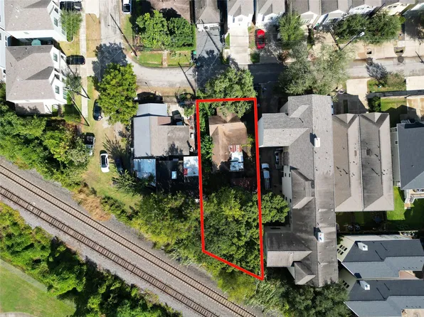 5845 Darling St, Houston, TX 77007