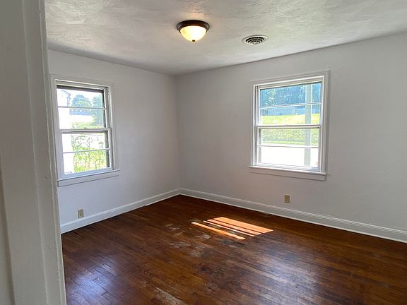 5th image of 909 Liberty St