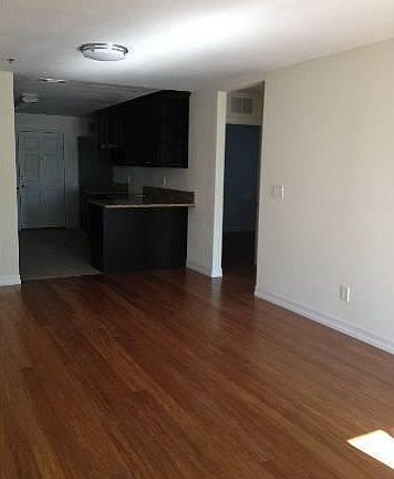 4th image of 2201 E 113th St