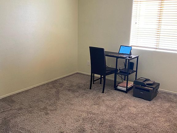 Extra area, den, office or bedroom