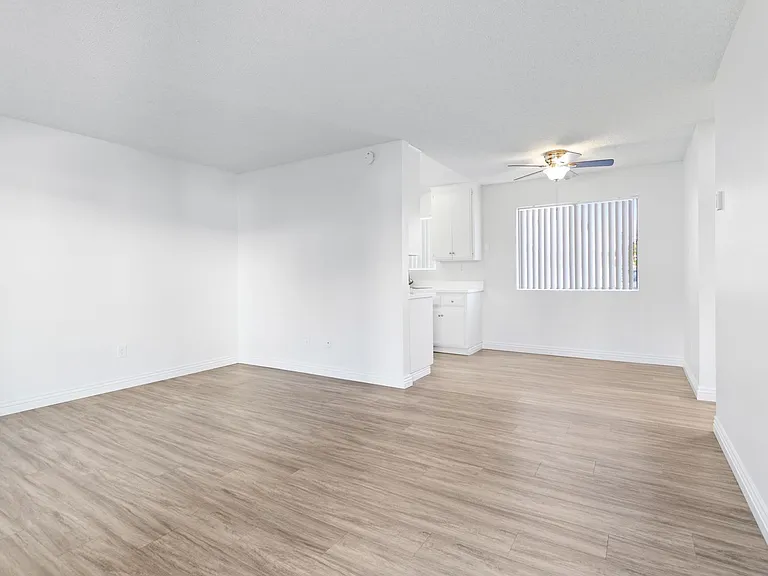Twin Oaks Apartments — Photo 3
