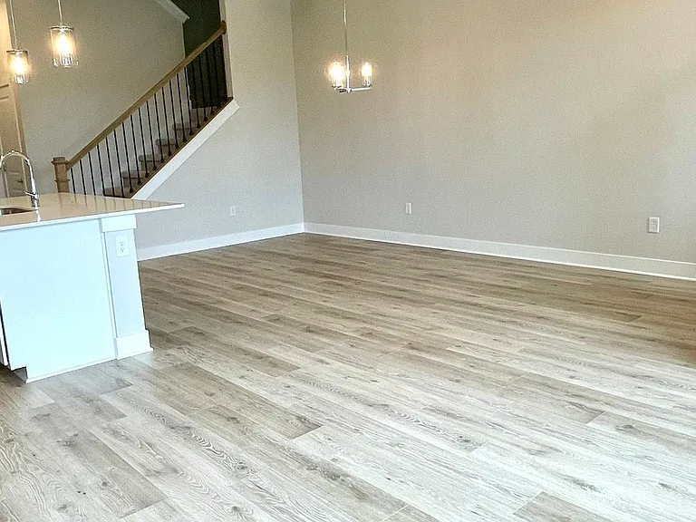 736 Kinzer Ave — Photo 3