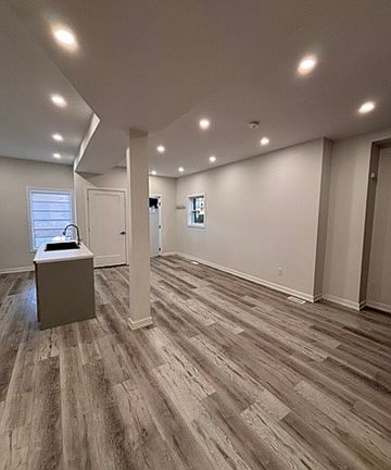 5th image of 160 Bayswater Ave #1