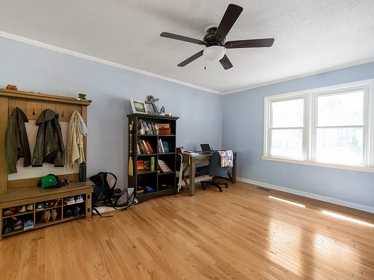 323 Bandock Dr — Photo 5