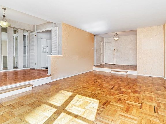 4th image of 301 E 48th St APT 9C