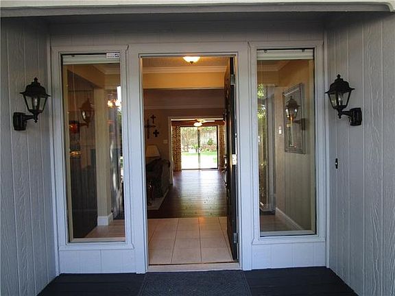 3rd image of 4409 Woodhill Dr
