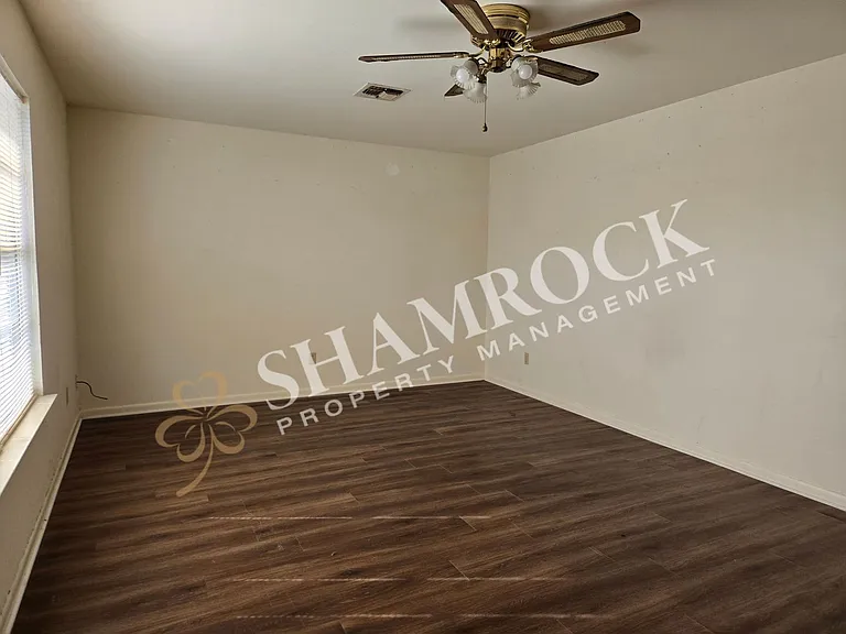 7208B Sanger Ave — Photo 3
