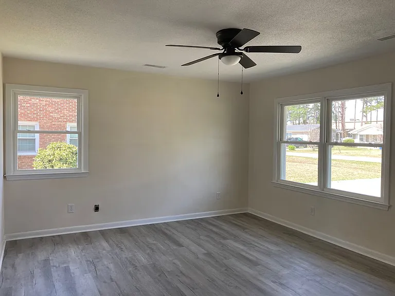 2913 Monroe Dr — Photo 2