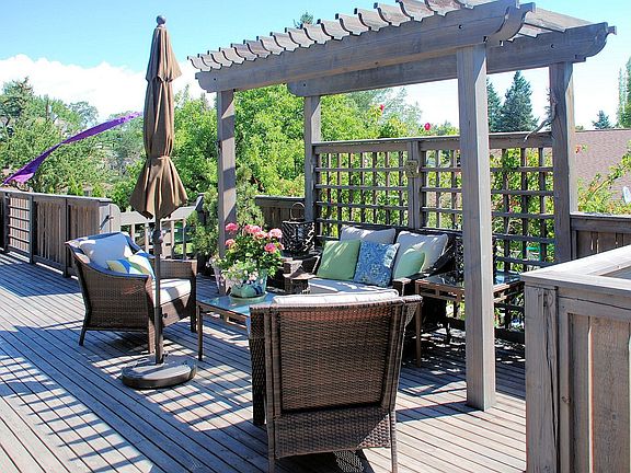 Private deck off master