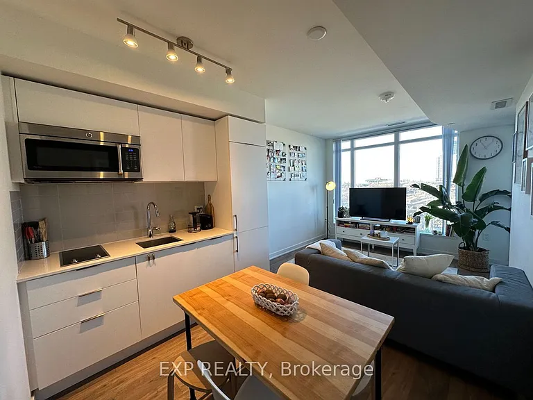 27 Bathurst St #512 — Photo 1