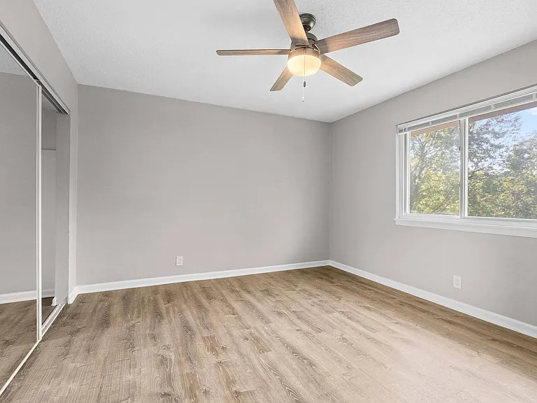 Stoneside Apartments — Photo 35