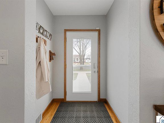 2nd image of 838 Nicollet Ave