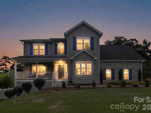 20 Good Day Ct, Candler, NC 28715
