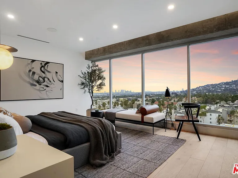 7135 Hollywood Blvd #W — Photo 23