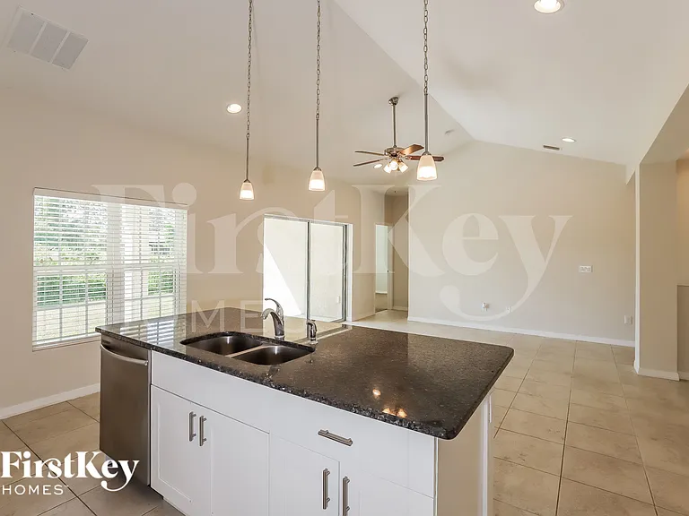 1620 Patio Ter — Photo 8