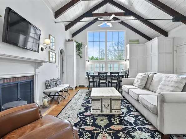 397 Gibbs Ave #Ch, Newport, RI 02840