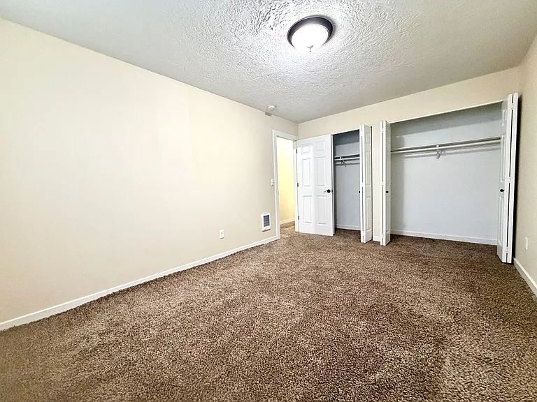 **Free First Month's Rent** Montavilla 2 Bedroom Main Floor Apartment W/ A/C And Off Street Parki... — Photo 11