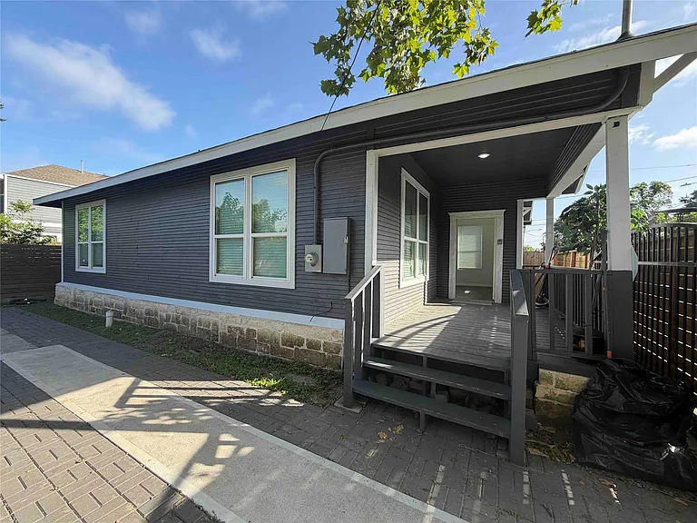 2404 Burkett St — Photo 5
