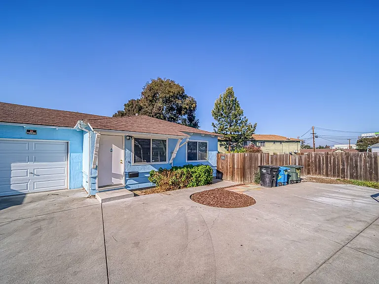 1821 Woodland Ave — Photo 9