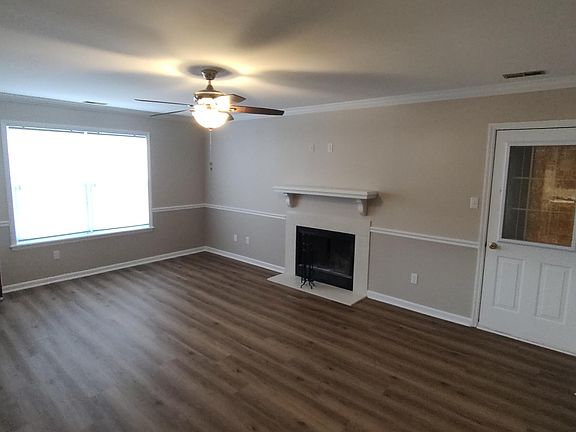 3rd image of 813 S Dogwood Ln