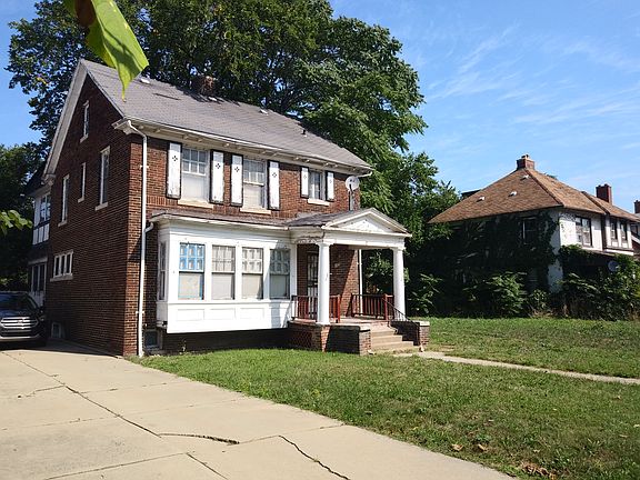 3rd image of 105 Farrand Park