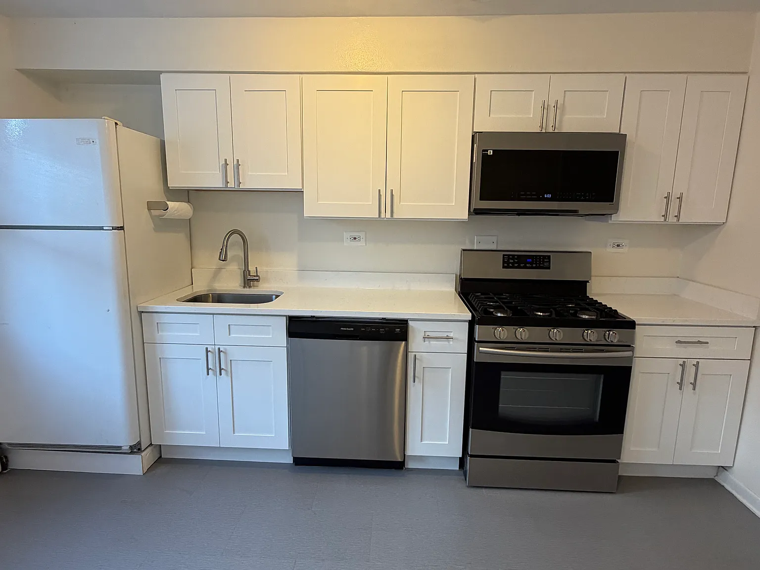 1654 W Pratt Blvd — Photo 2