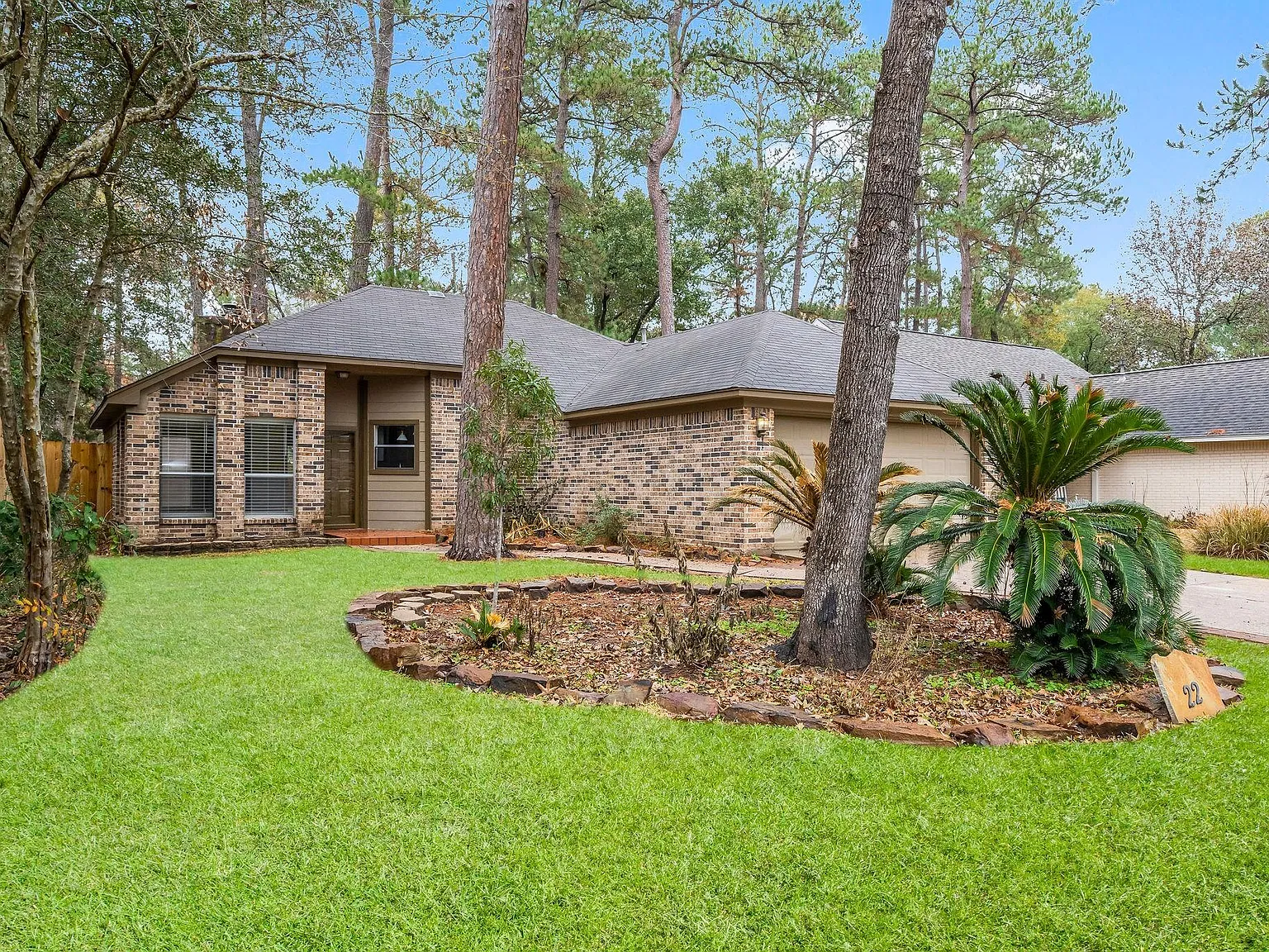 3 bed, 2.0 bath, 1199 sqft, $1,900 — Photo 2