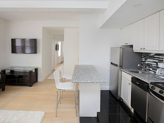 2nd image of 150 W 51st St APT 1135