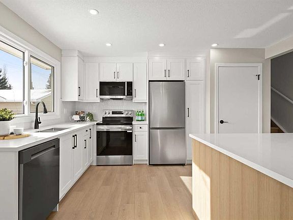 4th image of 236 N Silverview Way NW