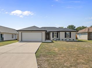 2303 Thomas St, Taylor, TX 76574