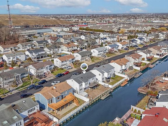 3rd image of 3727 Oceanside Road E